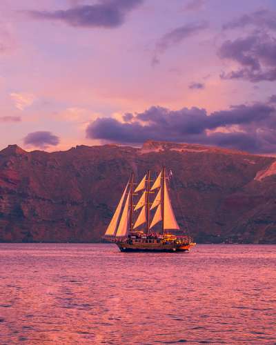 1-sailing-santopaz-santorini-greece.jpg
